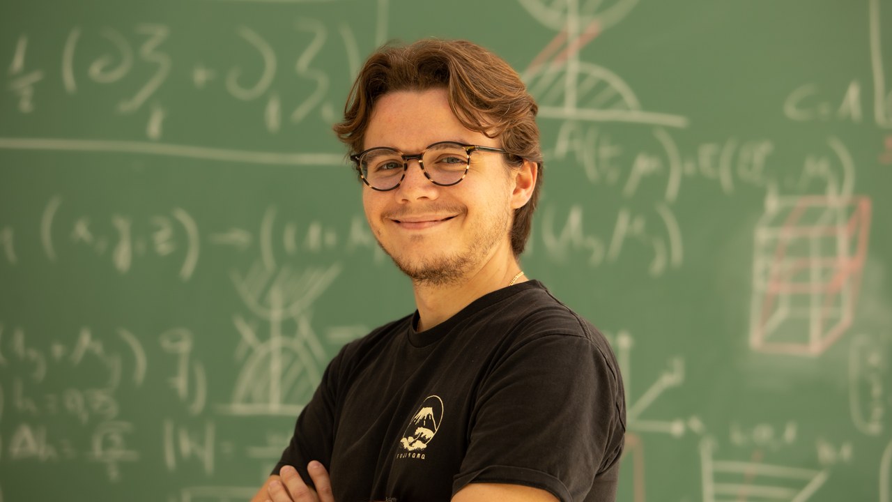 Toward controlling the topology of branched cyclic polyglycerol: from the monomer approach to the hypergrafting of cyclic polyglycidol