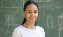 Modelling photoluminescence in organic systems: Exploring the impact of aggregation and mechanical effects on the molecular, electronic and optical properties