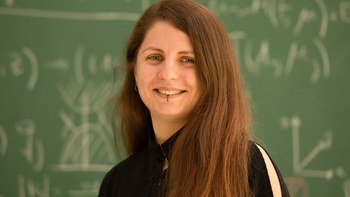 Anomalous wave phenomena in 2D materials