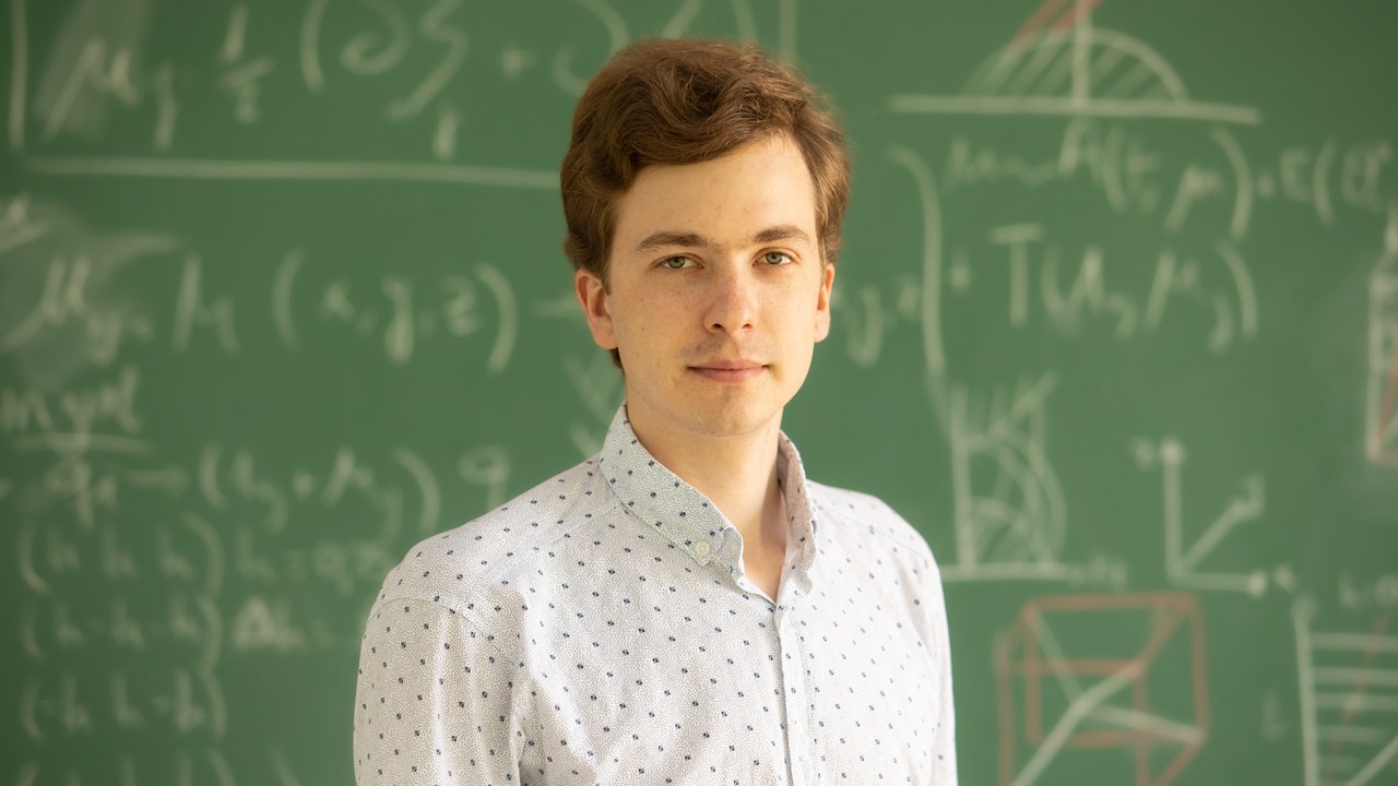Polaritons in anisotropic van der Waals crystals Polaritons in anisotropic van der Waals crystals