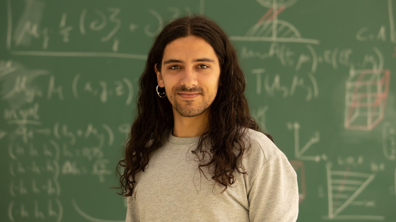 Quantum simulation of two-dimensional electronic lattices Quantum simulation of two-dimensional electronic lattices