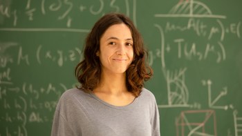 Simulating structure formation in the Universe