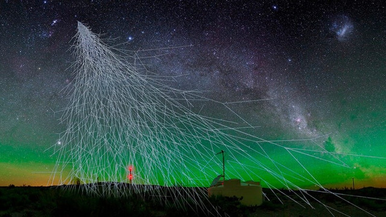 What is the Universe made of? A workshop to discover the fascinating world of cosmic rays and elementary particles