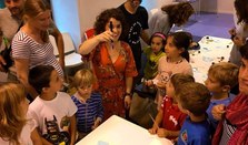 Scale Your World! A science workshop for families to explore together