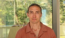 Building silicon-based quantum computers with mobile spins