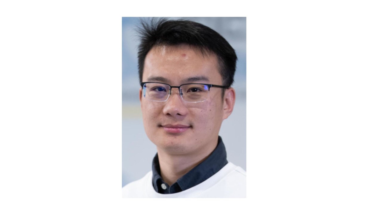 Molecular mechanism of heterogeneous ice nucleation in the atmosphere