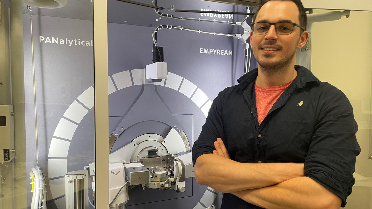 PhD thesis defense: Designing hybrid superlattices via molecular intercalation in van der Waals materials