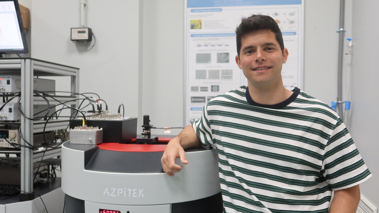 PhD thesis defense. Non-linear transport in chiral Tellurium: from fundamentals to applications PhD thesis defense. Non-linear transport in chiral Tellurium: from fundamentals to applications
