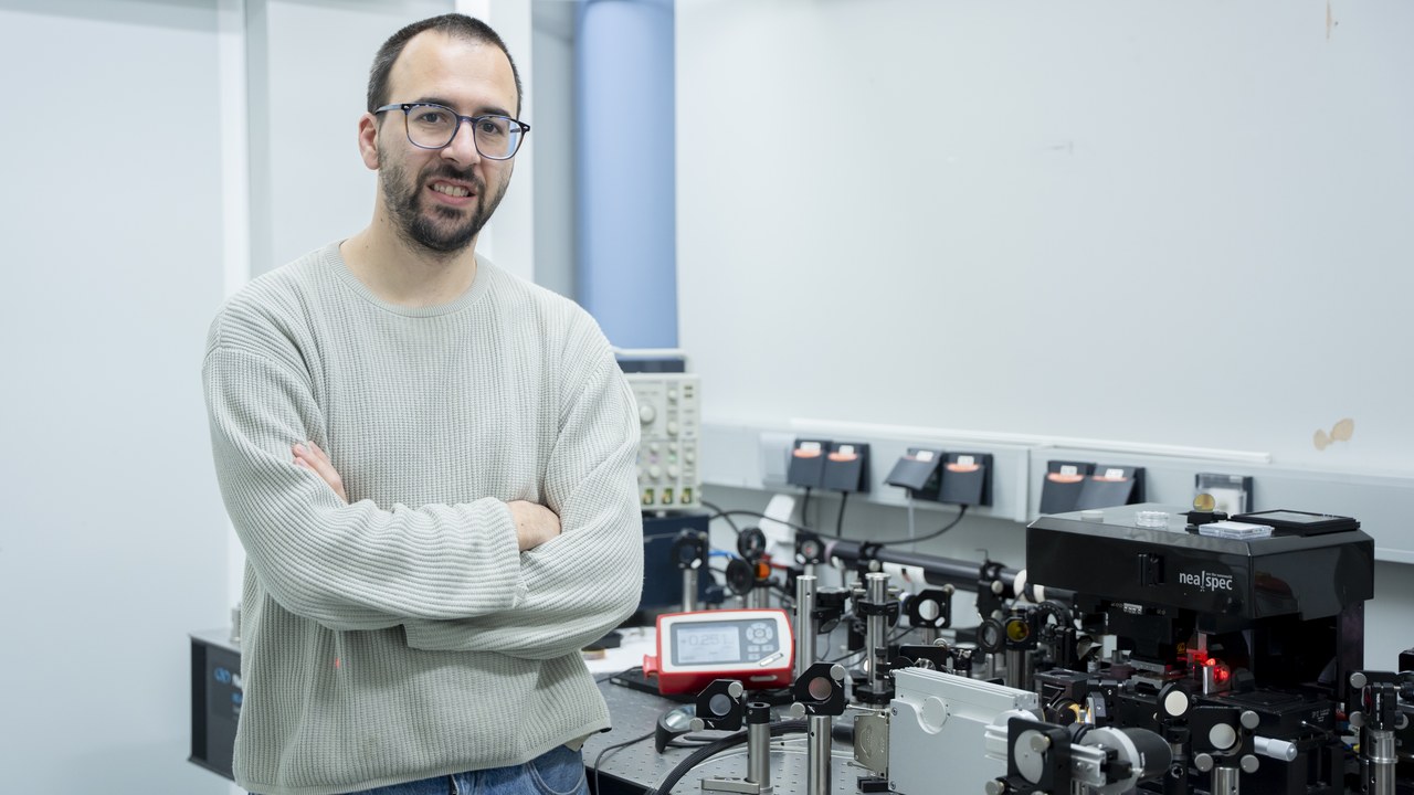 Real-space observation of flat-band ultrastrong coupling between optical phonons and surface plasmon polaritons Real-space observation of flat-band ultrastrong coupling between optical phonons and surface plasmon polaritons