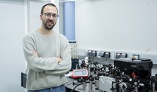 Real-space observation of flat-band ultrastrong coupling between optical phonons and surface plasmon polaritons