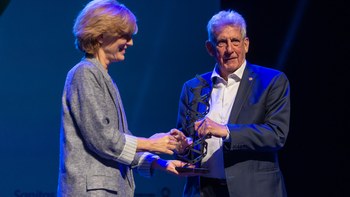 Pedro Miguel Etxenike wins Passion for Science prize