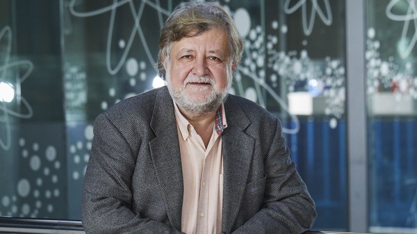 El experto en simuladores cuánticos Maciej Lewenstein abre la serie de "Charlas Cuánticas IKUR" en Bilbao