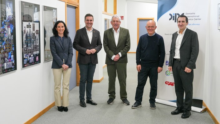 Los consejeros Pérez Iglesias y Jauregi visitan las instalaciones del DIPC