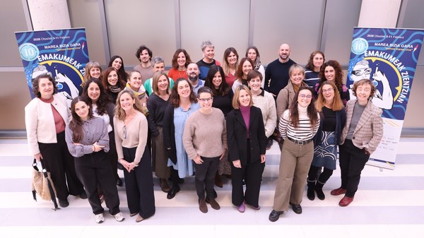 Emakumeak Zientzian, hamarkada bat sareak josten